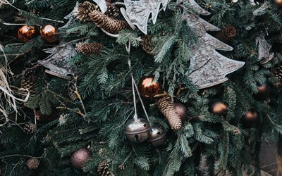 Noel ağacı, ladin dalları, Noel oyuncakları, Noel topları, Yeni Yılınız Kutlu Olsun, Mutlu Noeller