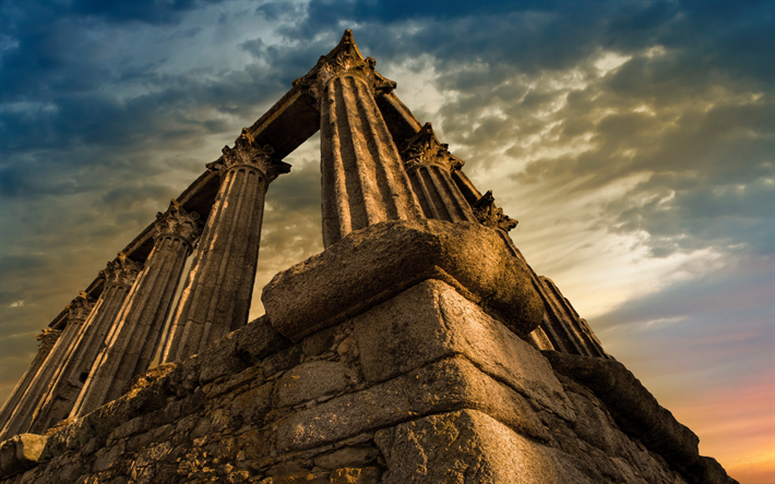 Evoras romerska tempel, Dianatemplet, himlens pelare, kv&#228;ll, solnedg&#229;ng, kolonner i Dianatemplet, antika kolonner, ruiner, Evora, Alentejo Central, Portugal