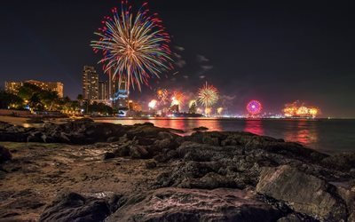 Pattaya, in Thailandia, fuochi d&#39;artificio, vacanza, baia, costa, spiaggia, notte