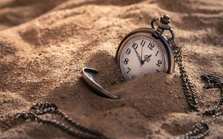 ancienne montre de poche vintage, des concepts du temps, de l&#39;horloge dans le sable