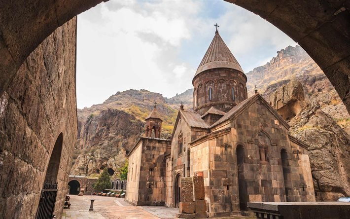 Mosteiro Geghard, Ayrivank, complexo do mosteiro, montanhas, Gocht, Armenia