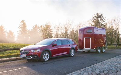 Opel Insignia Country Tourer, en 2018, d&#39;un wagon, les nouvelles Insigne de couleur rouge, une voiture avec remorque, remorque pour chevaux, voitures allemandes, Opel