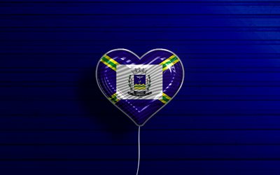I Love Varginha, 4k, realistic balloons, blue wooden background, Day of Varginha, brazilian cities, flag of Varginha, Brazil, balloon with flag, cities of Brazil, Varginha flag, Varginha