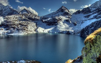 paesaggio di montagna, inverno, lago di montagna, cielo blu, neve