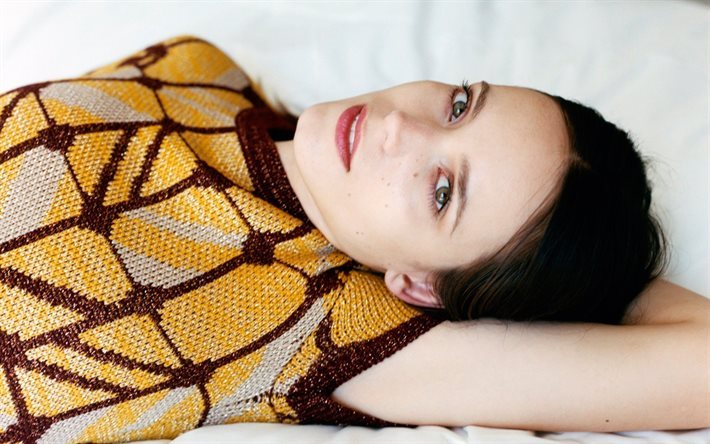 stacy martin, les filles, l&#39;actrice