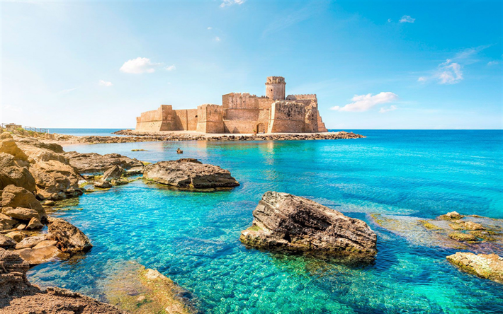 Ionio, eski kale, Le Castella, İyon Denizi İncisi, yaz, deniz manzarası, Isola di Capo Rizzuto, Calabria, İtalya