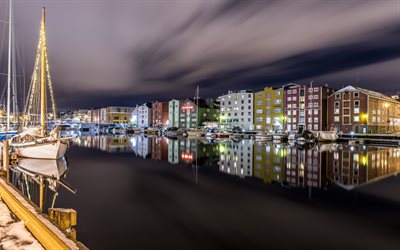Trondheim, soir, nuit, lumi&#232;res de la ville, voilier, Norv&#232;ge