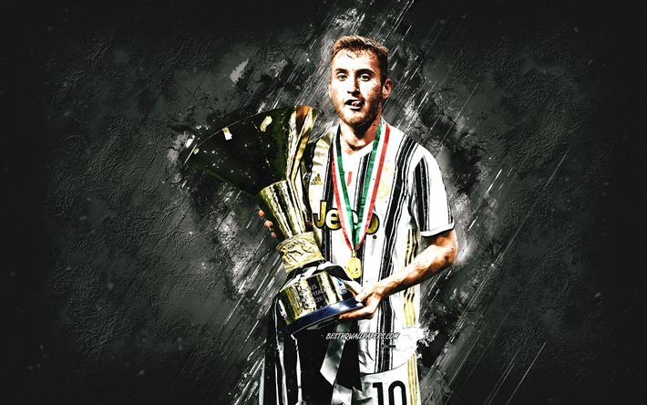 Dejan Kulusevski, Juventus FC, svensk fotbollsspelare, mittf&#228;ltare, Dejan Kulusevski med cup, Italien, fotboll