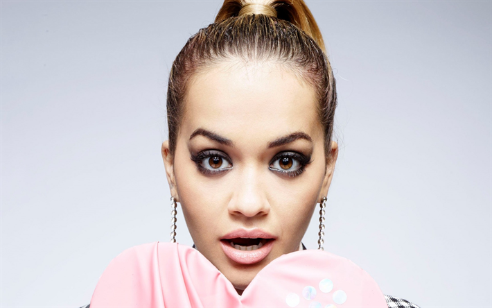 Rita Ora, la cantante Inglese, gli occhi belli, ritratto, servizio fotografico, sorpresa concetti