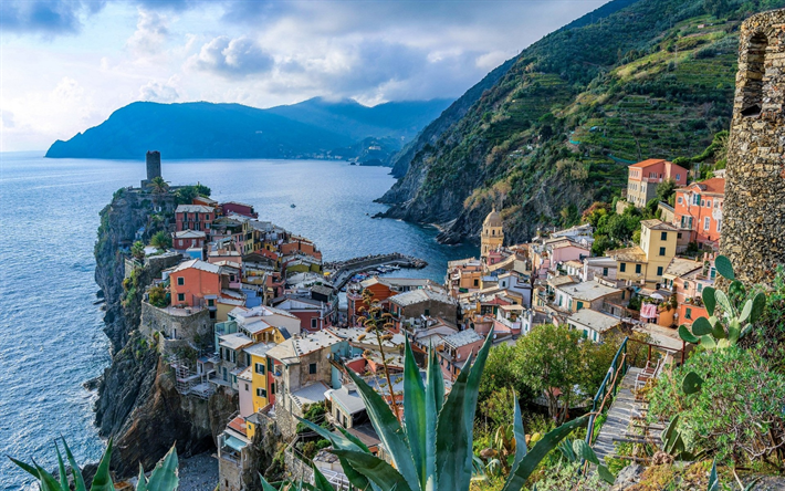 Vernazza, costa, complejo, Mar Mediterr&#225;neo, Italia, paisaje de monta&#241;a, en La Provincia de La Spezia