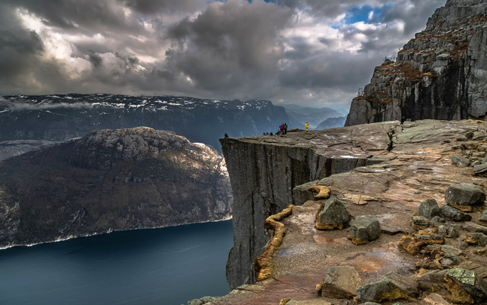 Noruega, montanhas, fiorde, rochas, turistas