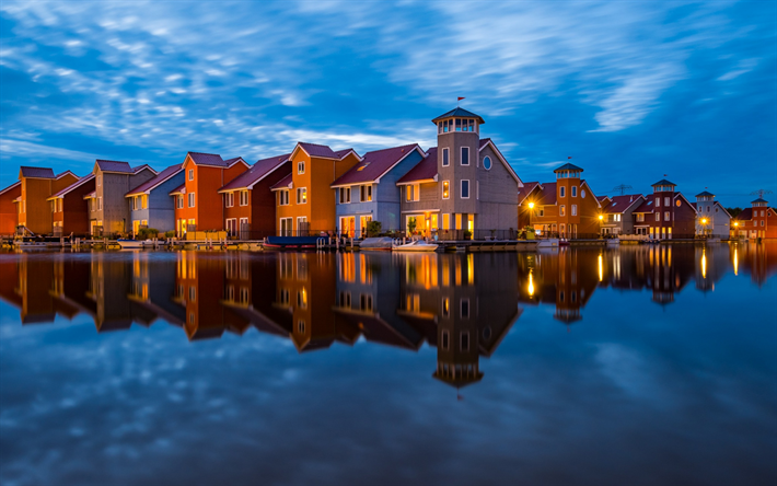 Groningen, sera, tramonto, case in legno colorate, paesaggio urbano, paesi Bassi