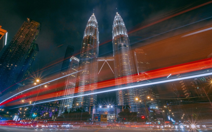 4k, Petronas Towers, liikennevalot, pilvenpiirt&#228;ji&#228;, Kuala Lumpur, Malesia, y&#246;, Aasiassa, Petronas Towers illalla