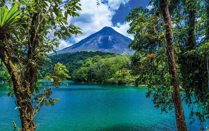 Vulcano Arenal, stratovulcano, lago, paesaggio di montagna, vulcano, Costa Rica, provincia di Alajuela