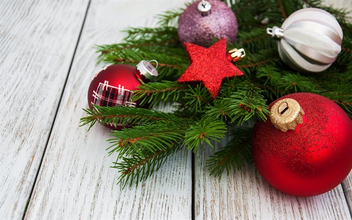 Kırmızı Noel topları, Yeni Yıl, Mutlu Noeller, beyaz tahta arka plan, Kırmızı glitter yıldız, Noel