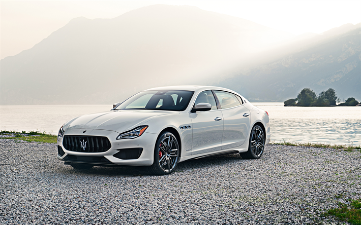 Maserati Quattroporte, GTS GranSport, 2019, blanco sed&#225;n de lujo, vista de frente, blanco nuevo Quattroporte, los autos italianos, Maserati