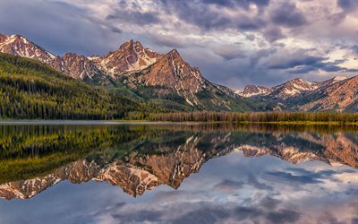 Stanley Lake, bergssj&#246;, kv&#228;ll, solnedg&#229;ng, Klippiga bergen, bergslandskap, McGown Peak, Idaho, USA