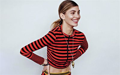 Camila Morrone, l&#39;Argentin mod&#232;le de mode, de photographie, belle femme, sourire, portrait, rouge robe noire