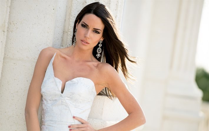 Ismini Dafopoulou, ruskeaverikk&#246;, malli, kaunis nainen, meikki, valkoinen mekko