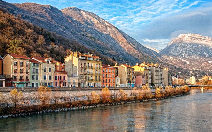 Grenoble, sulle Alpi francesi, autunno, sera, tramonto, paesaggio di montagna, fiume Drac, citt&#224; di Grenoble, Francia