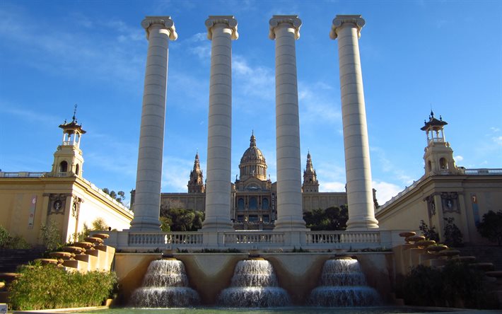D&#246;rt S&#252;tun, Les Quatre Columnes, Barcelona, Catalonia, İspanya, landmark, yaz, sabah