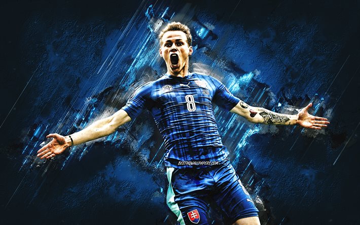 オンドレイ・ドゥダ, スロバキア代表サッカーチーム, 縦向き, スロバキアのサッカー選手, 青い石の背景, フットボール。