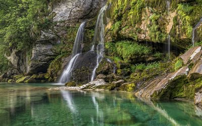 Virje Cachoeira, penhascos, floresta, Bovec, Gljun, Eslov&#233;nia, Europa