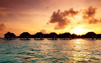Maldiverna, sunset, ocean, bungalows p&#229; vatten, tropiska &#246;ar, palmer