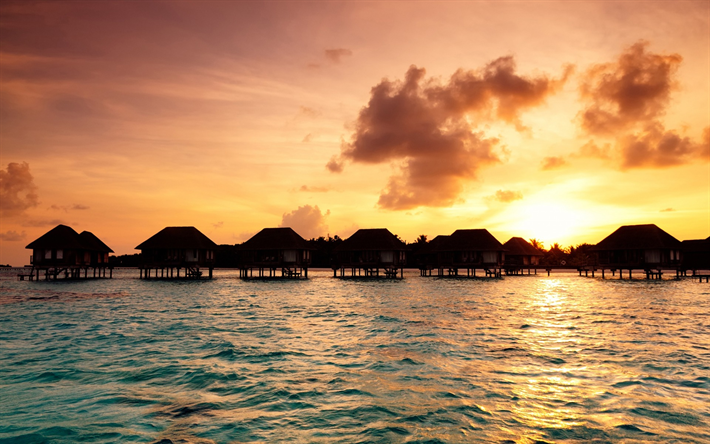 Maldivas, puesta de sol, mar, bungalows en el agua, islas tropicales, palmeras