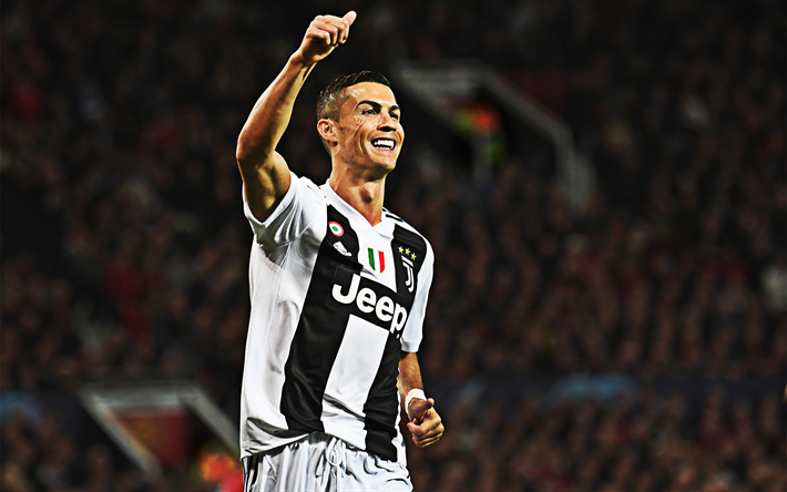 Cristiano Ronaldo, le portrait, la Juventus FC, un sourire, un match de football de Serie A, Italie, CR7, les stars du monde de football