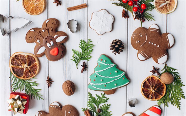Biscotti di Natale, fondo di legno bianco, felice anno nuovo, buon Natale, sfondo con biscotti di Natale