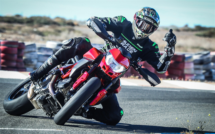 En 2019, la Ducati Hypermotard 950, piste de course, la nouvelle moto de course, l&#39;italien sportive