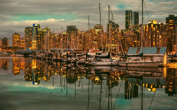 Vancouver, une jet&#233;e, des yachts, coucher du soleil, soir&#233;e, canadien villes, du Canada, de Vancouver, dans le soir