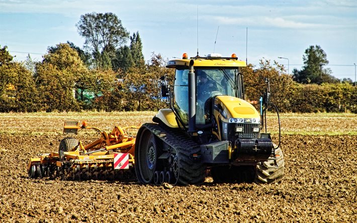 challenger mt765с, 4k, pflugfeld, 2011 traktoren, landwirtschaftliche maschinen, gelber traktor, raupentraktor, hdr, traktor im feld, landwirtschaft, ernte, challenger
