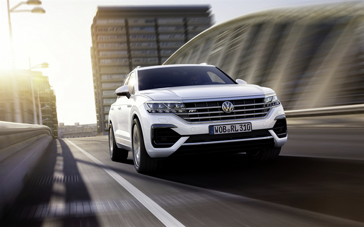 Volkswagen Touareg, 2018, SUV bianco, esterno, vista frontale, bianco nuovo Touareg R-Line, auto tedesche, Volkswagen