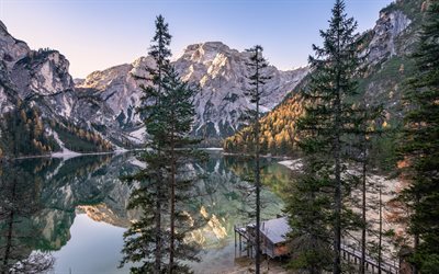 Braiesjön, bergssjön, Dolomiterna, Alperna, Sydtyrolen, kväll, solnedgång, bergslandskap, Lago di Braies, Pragser Wildsee, Italien