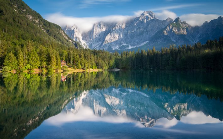 Lago di Fusine, lago di montagna, Alpi Giulie, mattina, alba, paesaggio di montagna, bellissimo lago, Tarvisio, Italia, Alpi