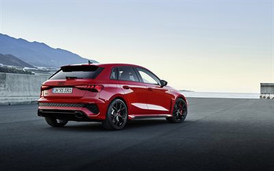 2022, Audi RS3 Sportback, takaa katsottuna, ulkopuolelta, uusi punainen RS3 Sportback, kilparata, saksalaisia autoja, Audi