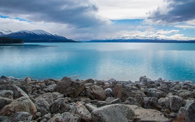 Lake Pukaki, 4k, rannikolla, pilvet, vuoret, Uusi-Seelanti, Aasiassa