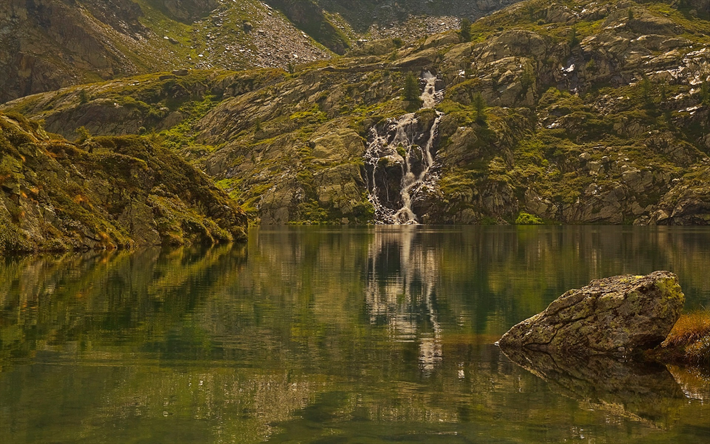 lac de montagne, automne, cascade, montagne, Italie, Vall&#233;e d&#39;Aoste