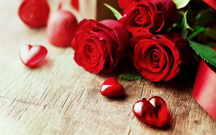Il Giorno di san valentino, rose rosse, bouquet di fiori, cioccolatini, cuori rossi, nastro di seta, di amore, di concetti