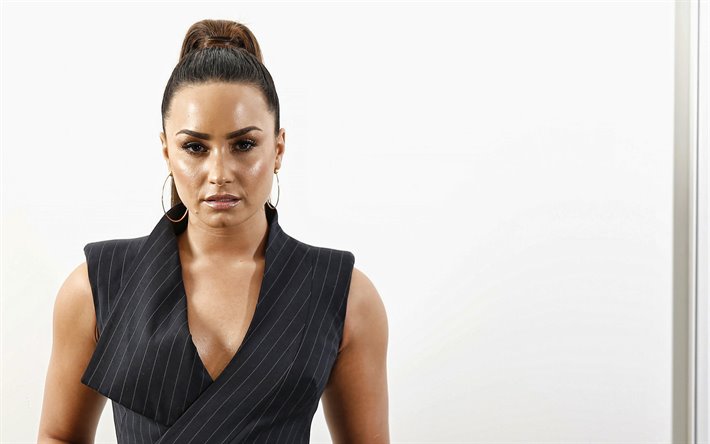 Demi Lovato, portre, Amerikalı şarkıcı, siyah elbise, fotoğraf &#231;ekimi, Amerikan yıldızı, pop&#252;ler şarkıcılar