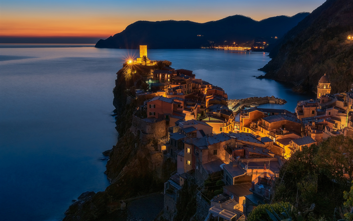 Vernazza, V&#228;limerelle, rannikolla, illalla, sunset, Cinque Terre, La Spezia, Italia