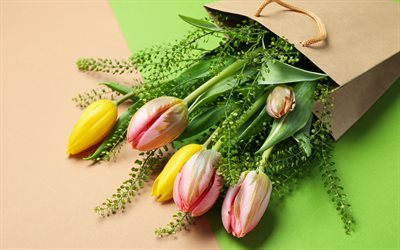 bouquet di tulipani, tulipani rosa, tulipani gialli, sfondo con tulipani, fiori primaverili, tulipani