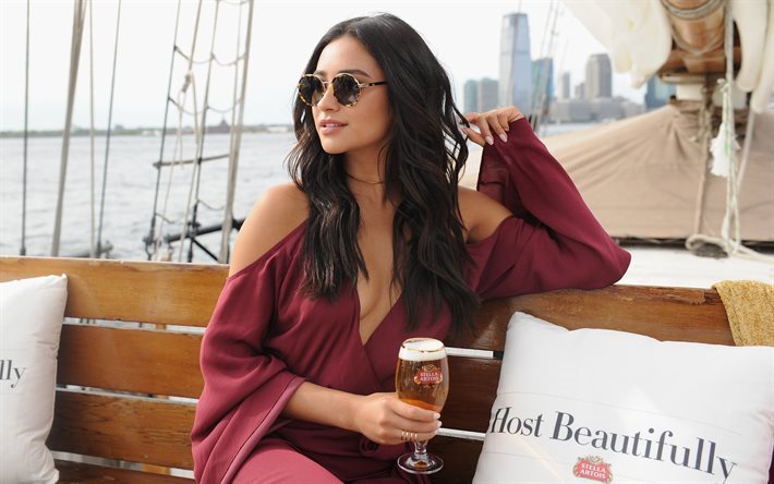 celebrity, shay mitchell, actress, boat, brunette