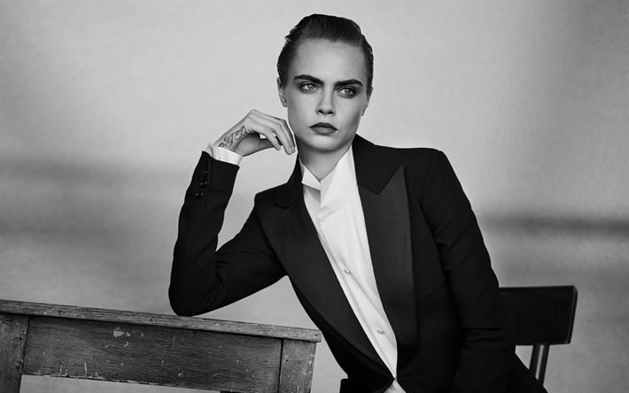 Cara Delevingne, svartvitt foto, svart kostym, vacker kvinna, Svenska modellen, photoshoot