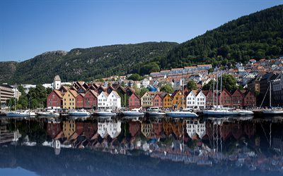 O cais, bay, paisagem urbana, casas coloridas de madeira, Tyskebryggen, Noruega