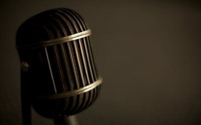 gammal j&#228;rnmikrofon, musikbegrepp, retromikrofon, bakgrund med mikrofon