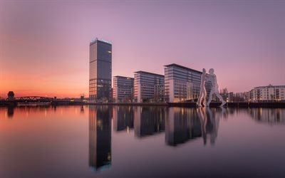 Berl&#237;n, Treptowers, Allianz Torre, Alt-Treptow, el R&#237;o Spree, tarde, puesta de sol, paisaje urbano, edificios modernos, Alemania