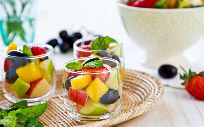 salade de fruits, demain, de fruit dans un verre, de l&#39;alimentation, le r&#233;gime alimentaire des concepts, des fruits